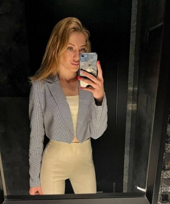 Аппетитная брюнетка приглашает к себе в апартаменты состоятельного джентльмена. Обещаю сделать твой отдых незабываемым и полным страсти. Ты заслуживаешь лучшего! 1025, 21 год