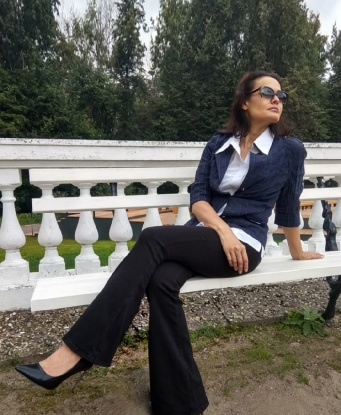 Обворожительная и страстная брюнетка ждет встречи с истинным ценителем красоты и удовольствия. Готова порадовать тебя своими ласками и нежностями. 1042, 42 года