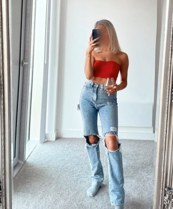 Живу в Москве и готова подарить тебе море наслаждений и эмоций. 💋
Мои услуги настолько разнообразны, что ты точно найдешь то, что искал. От нежных эротических массажей, страстных игр в ролевые сценки, до приятных компаний на различные мероприятия. Я умею делать так, что ты почувствуешь себя в седьмом небе от наслаждения. ✨
Не верь на слово? Мои отзывы говорят сами за себя. Мои клиенты остаются в полном восторге от сладострастных мгновений, проведенных со мной. Так что, не упусти возможность окунуться в мой мир незабываемых удовольствий. 💫
📸 На моих фото ты сможешь увидеть всю мою красоту и очарование. Я стараюсь выглядеть безупречно всегда, чтобы ты получил максимум удовольствия от нашей встречи. Открой глаза на новые грани наслаждения вместе со мной.💎
Не медли, свяжись со мной, и моя нежность и опыт воплотятся в жизнь твоих самых пошлых фантазий. Жду тебя, чтобы создать незабываемые моменты в Москве. 🌹 2390, 23 года